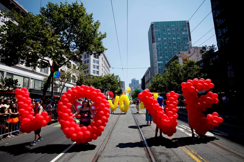 galleries/2013/06/30/celebrate-america-s-gay-pride-parades-photos/130630-gay-pride-update3_qfrxq0