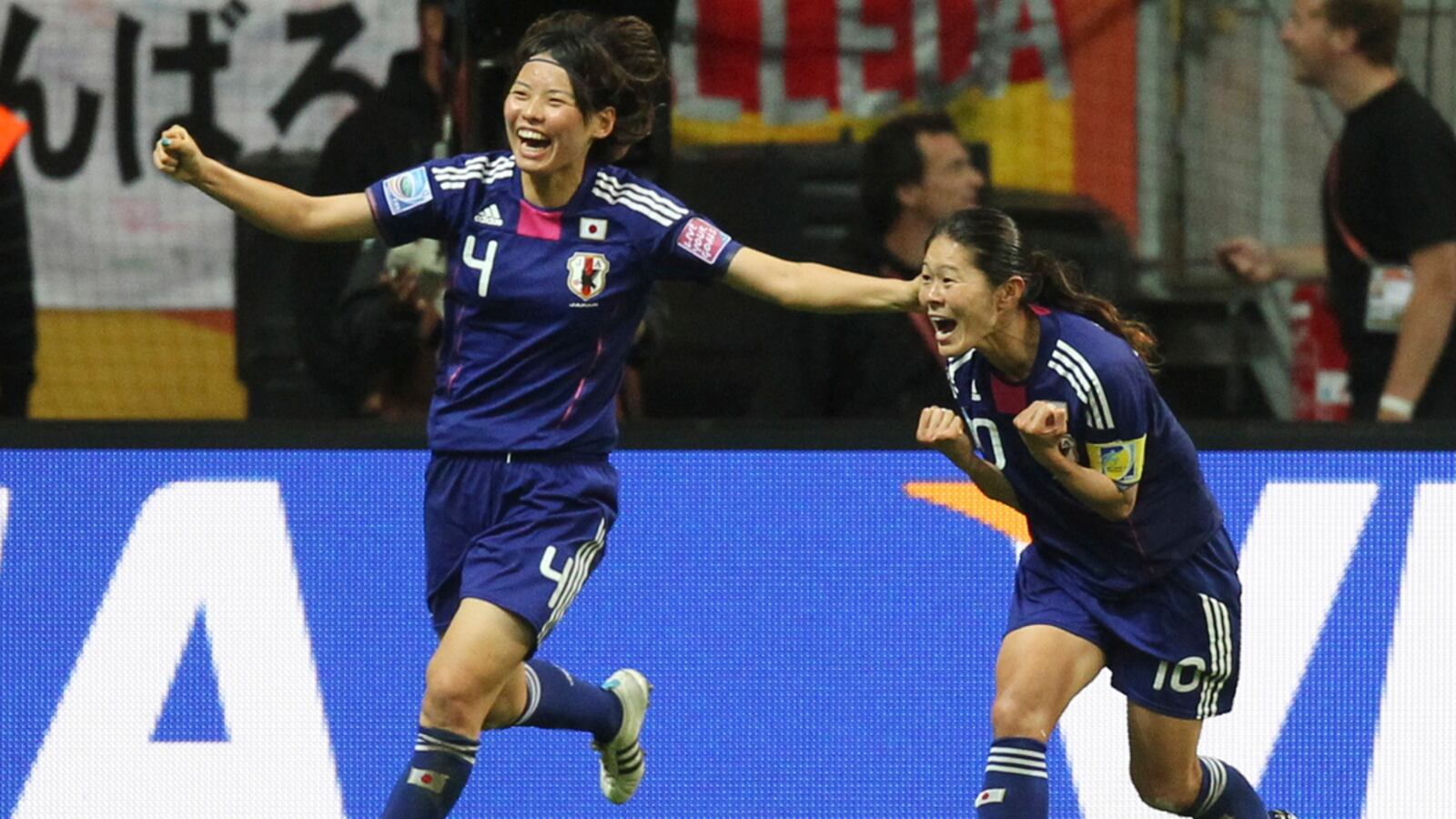 cheats/2011/07/17/japan-defeats-u-s-in-women-s-world-cup/japan-world-cup-cheat_kwquyu