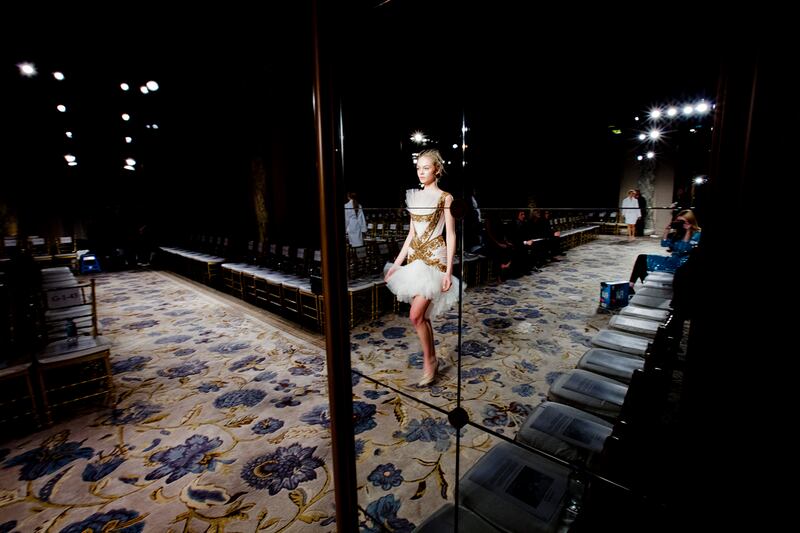 galleries/2012/02/15/new-york-fashion-week-fall-2012-backstage-at-marchesa-photos/marchesa-nyfw-tachman-42_huqqxa