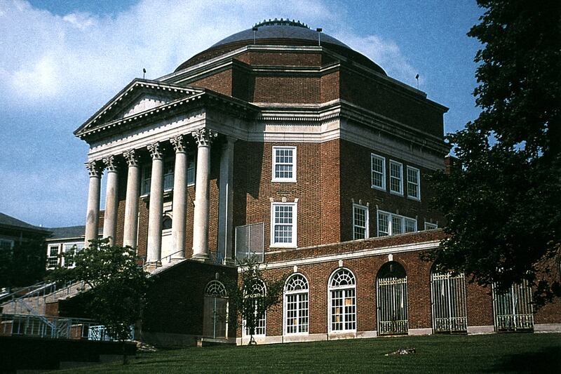 galleries/2013/05/06/top-25-high-schools-midwest/130502-walnut-hills_l8y6va