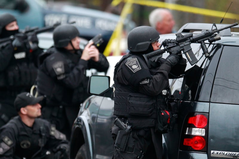 galleries/2013/04/19/boston-marathon-bombers-pre-dawn-manhunt-photos/130419-manhunt-suv_d30mkb