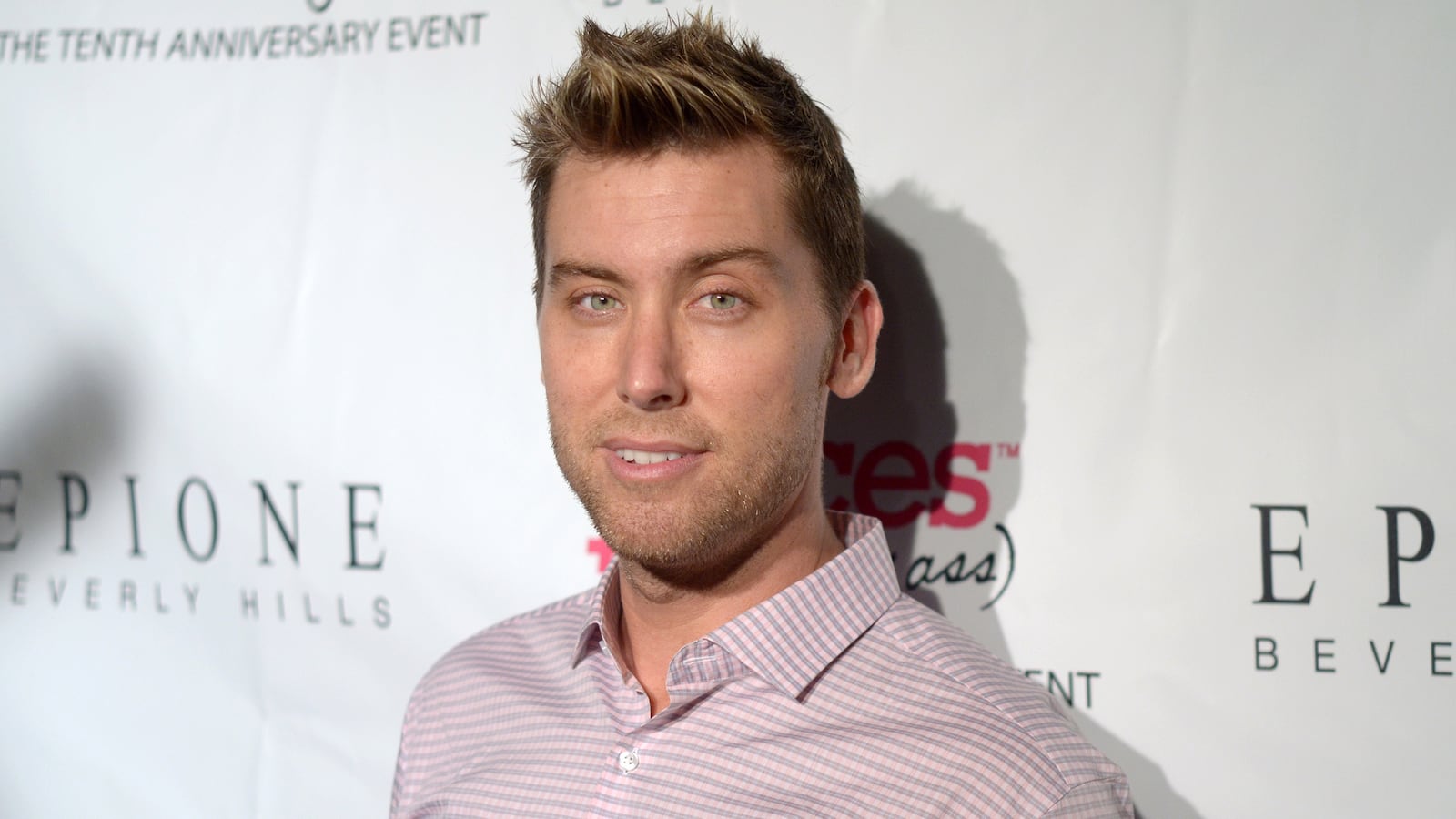 cheats/2013/05/31/lance-bass-is-worried-about-amanda-bynes/130531-Lance-Bass-cheat_ct7xvo