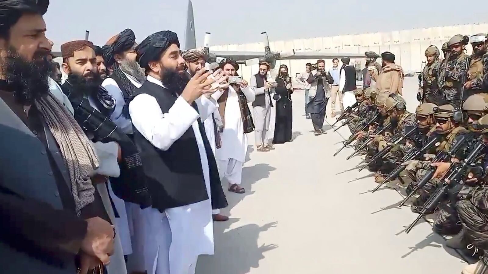 2021-08-31T072325Z_455423145_RC27GP9C2QCM_RTRMADP_3_AFGHANISTAN-CONFLICT-AIRPORT-TALIBAN_rvrd9r