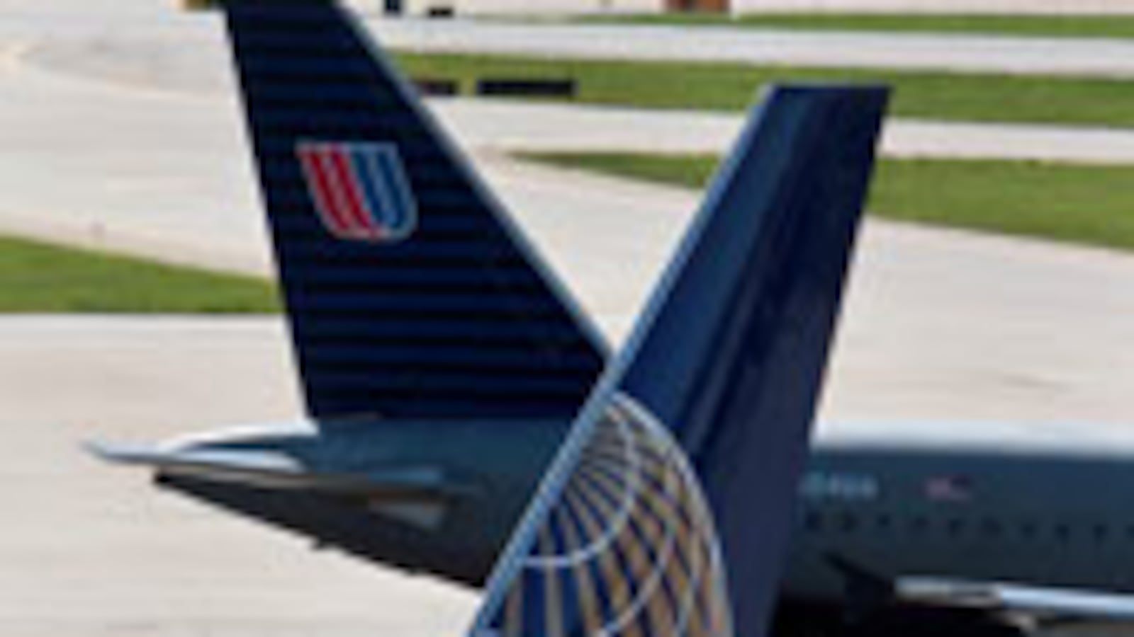 articles/2010/04/30/the-ultimate-airline/irving-airline-merger_97426_oyhph5