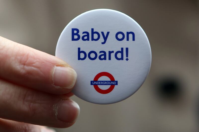articles/2013/03/20/kate-middleton-wears-baby-on-board-button-as-she-takes-subway-with-queen/bay-on_txxtv6