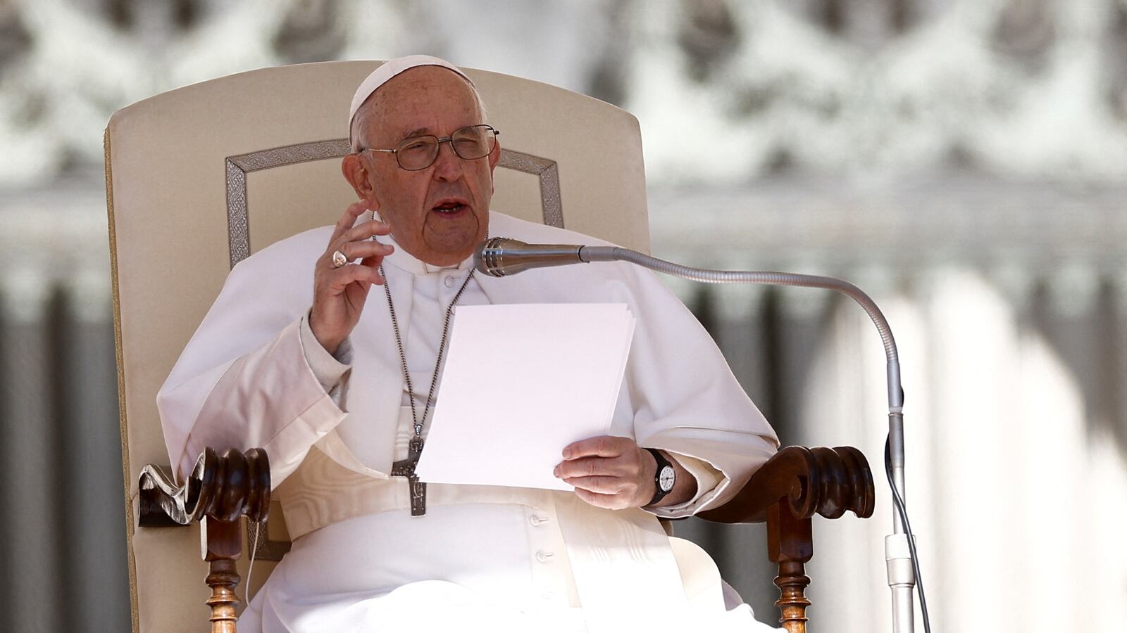 2023-04-26T070921Z_1897491265_RC27M0ALX7PD_RTRMADP_3_POPE-AUDIENCE_zgyr6a