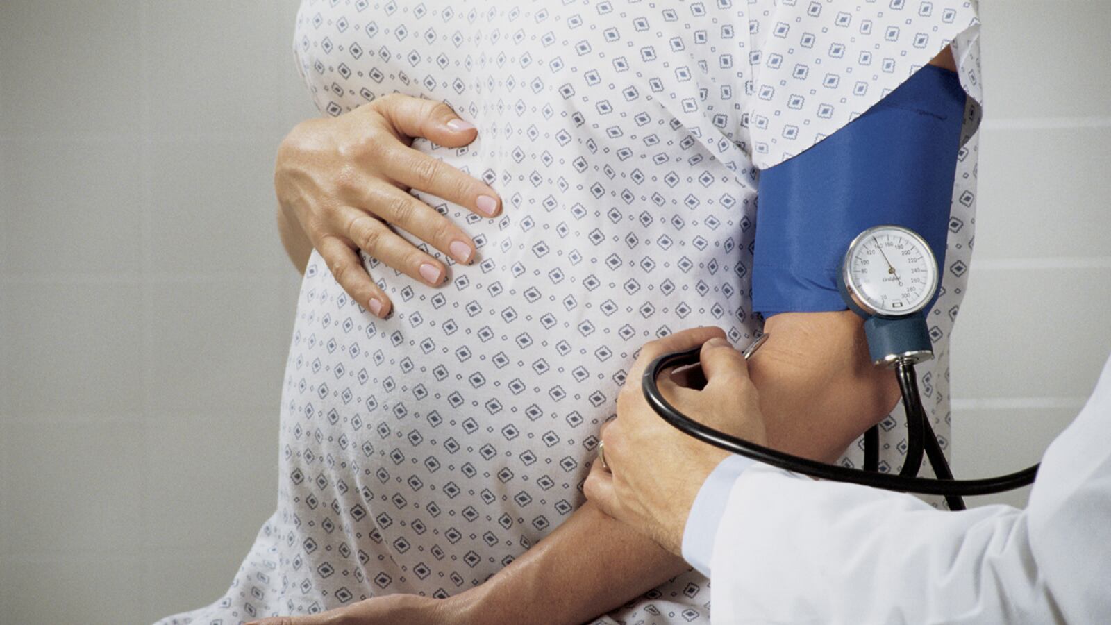 articles/2012/09/02/medical-consensus-or-child-abuse-moms-on-methadone-caught-in-the-middle/methadone-moms-blustain_fxi5yi