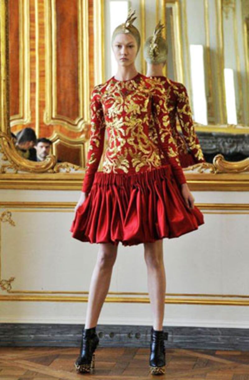 galleries/2010/03/09/alexander-mcqueen-s-last-collection/murphy-mcqueen-paris---4_h0fayo