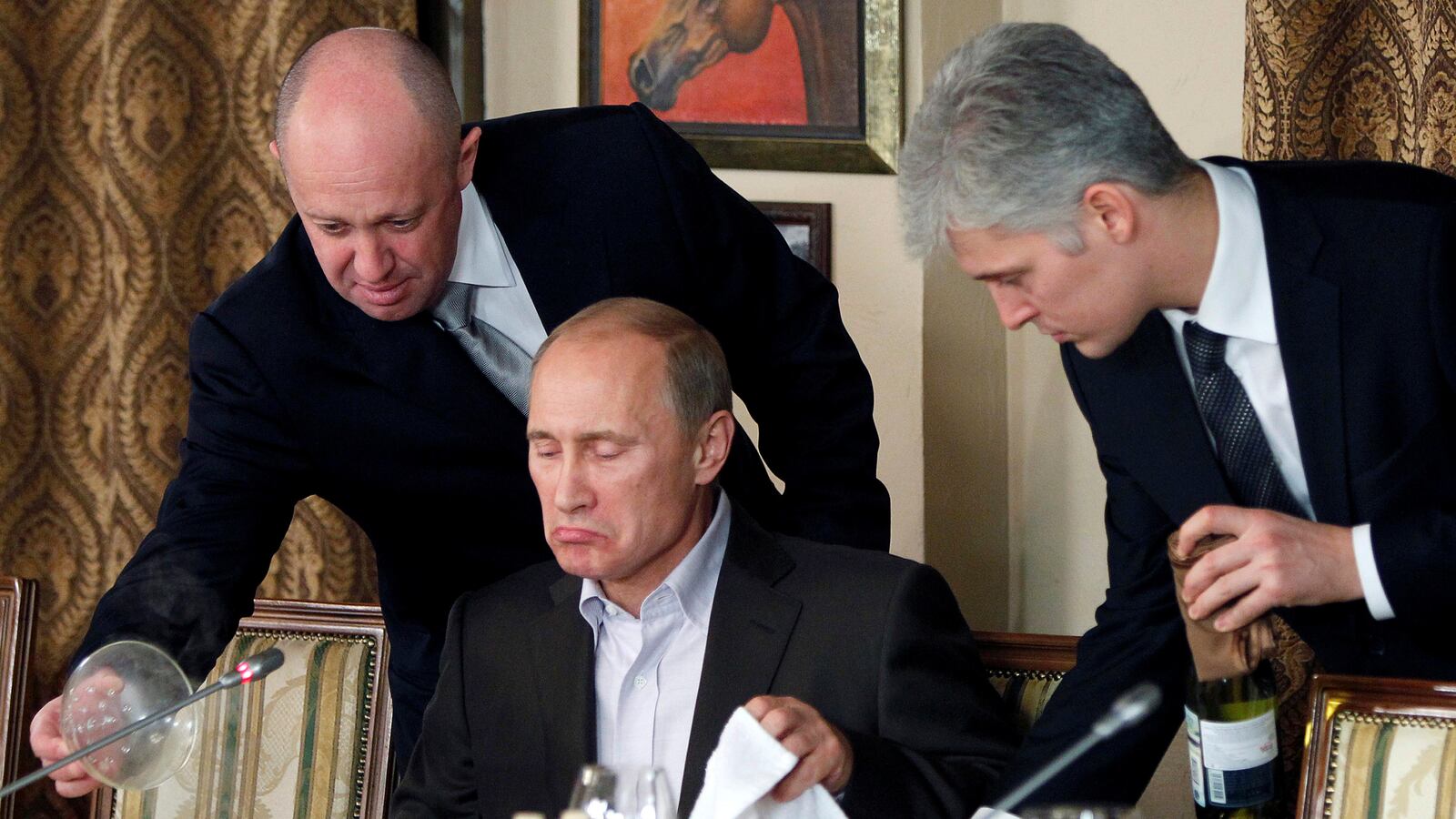 2018-02-17T003956Z_479464072_RC1A01B50840_RTRMADP_3_USA-TRUMP-RUSSIA-INDICTMENT_xbd5h0