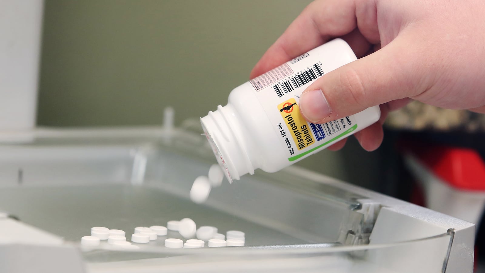 2019-06-27T100339Z_1849120144_RC1C65D86C50_RTRMADP_3_USA-ABORTION-PILLS_cqbhzs