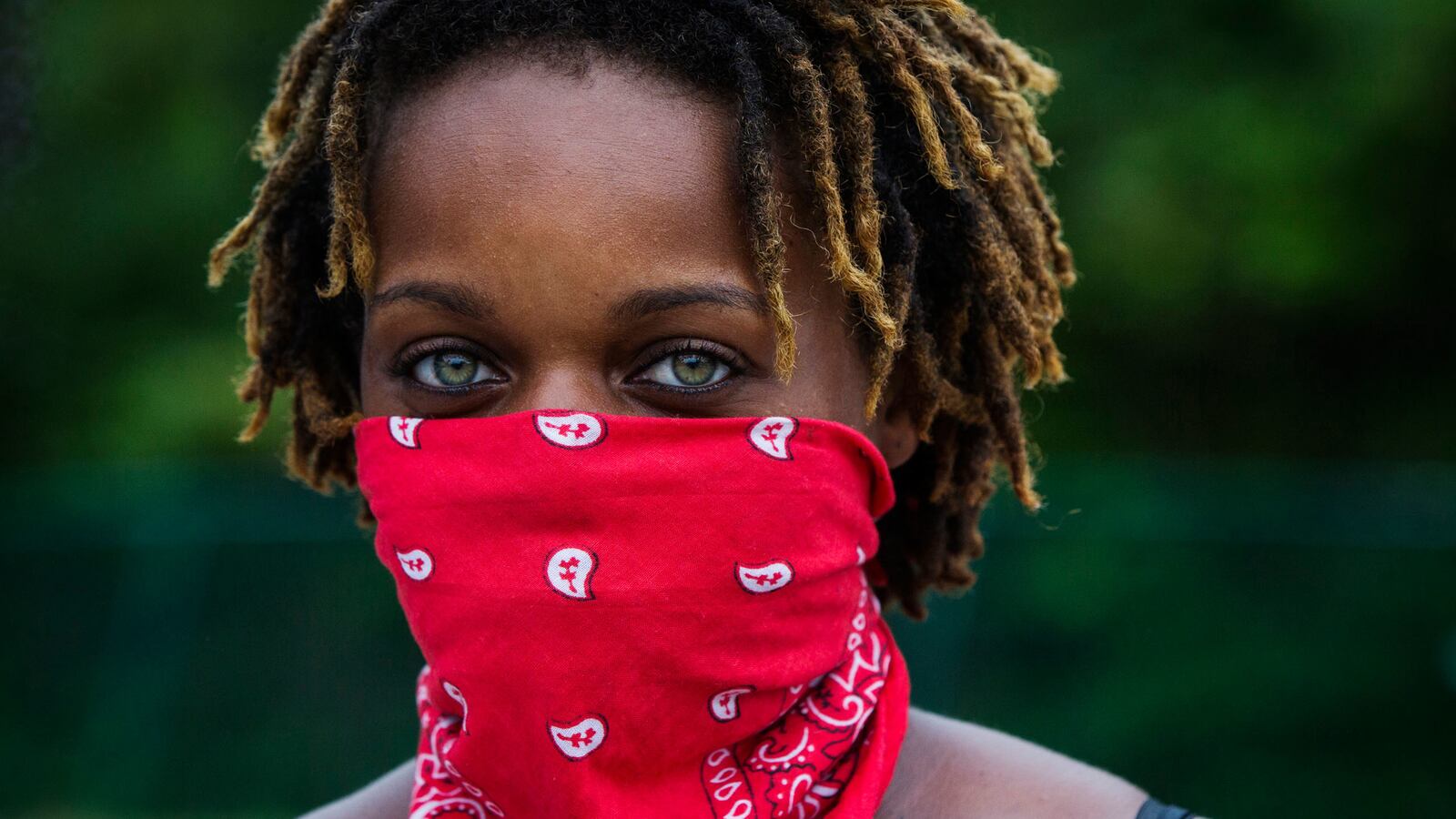 articles/2014/08/15/after-a-night-of-relative-calm-have-the-ferguson-police-made-things-worse-again/140815-glawe-ferguson2a-tease_pixztk