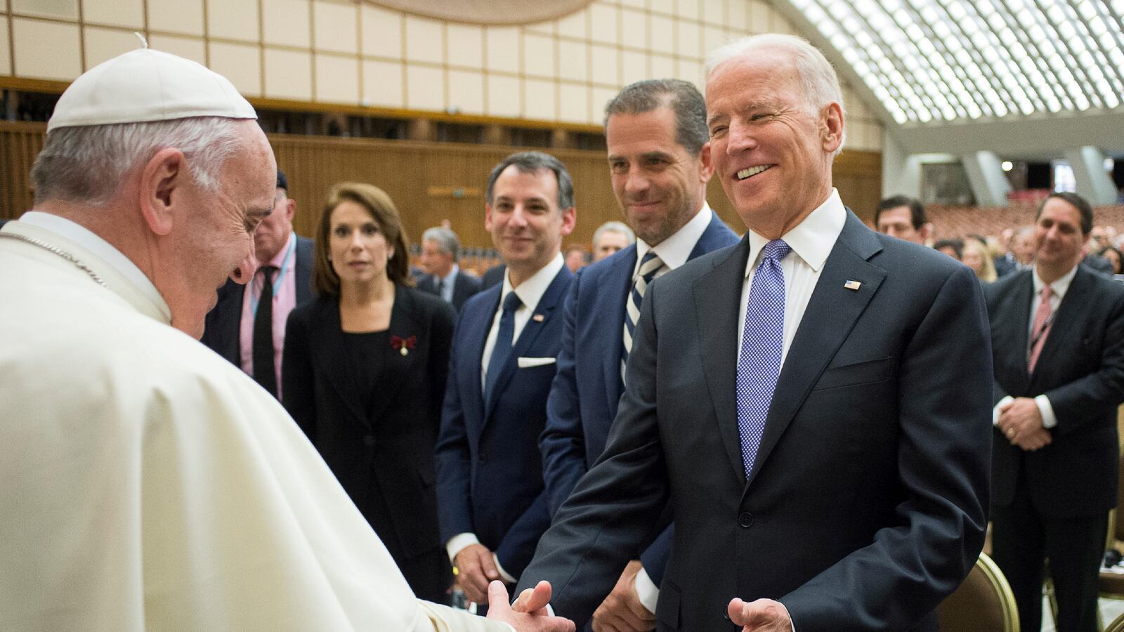 2020-11-07T000000Z_761635783_RC2GYJ91RIJ1_RTRMADP_3_USA-ELECTION-BIDEN_fxk2ju