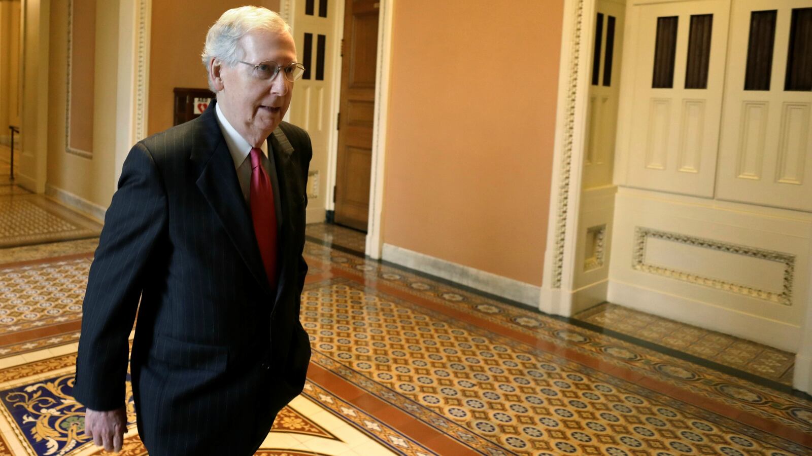 181006-mcconnell-kavanaugh-confirmation-protesters-cheat_tiswax