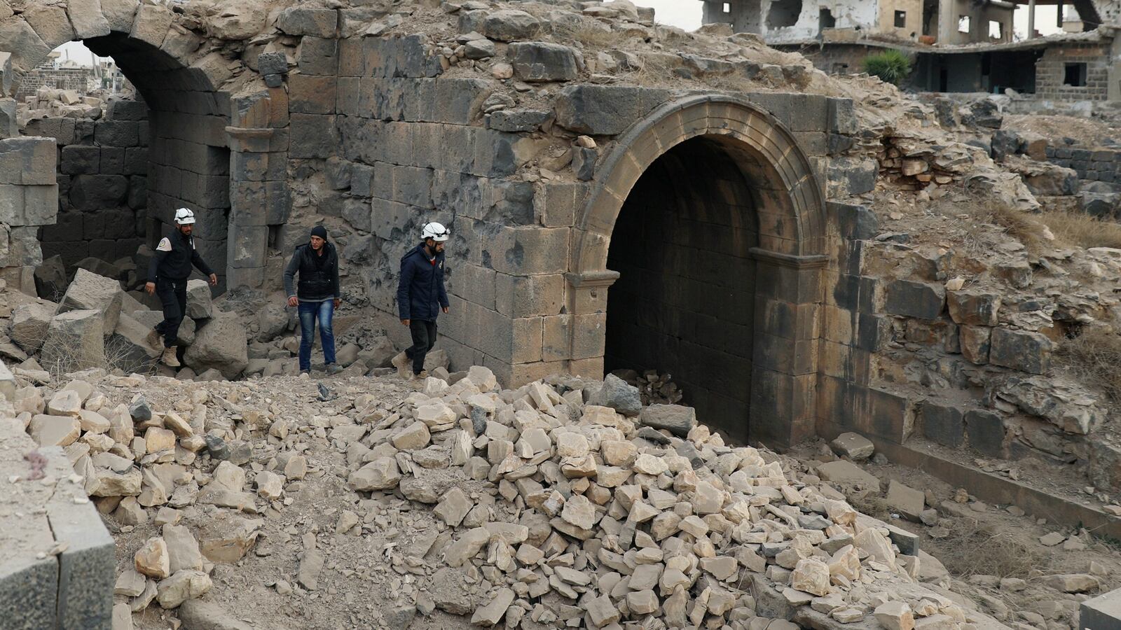180722-white-helmets-evacuated-jordan-cheat_mjcgtq