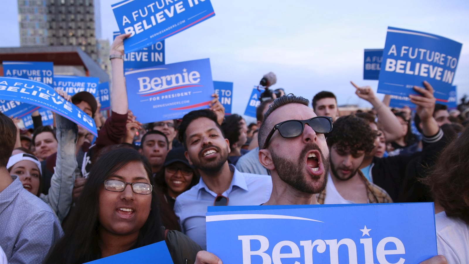 articles/2016/04/19/failure-fraud-and-more-in-new-york-s-punk-rock-voting-disaster/160419-collins-voter-fraud-tease_jlvfak