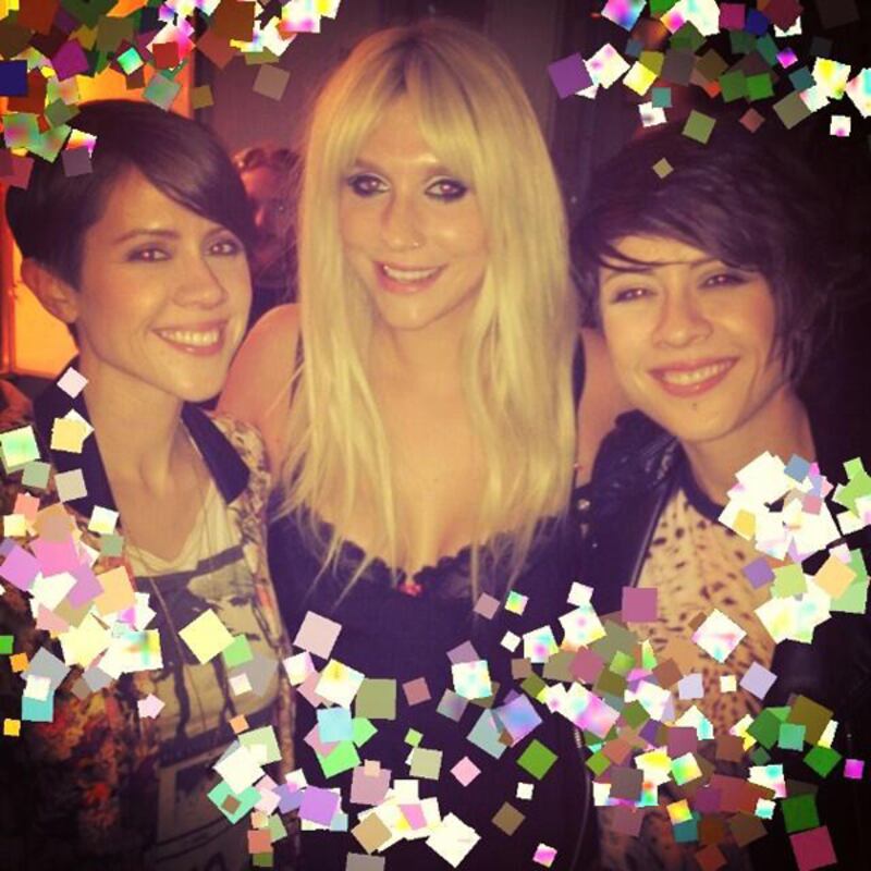 galleries/2013/04/21/kim-kardashian-ke-ha-more-celebrity-twitter-pictures-photos/130418-twit-pics-kesha_bkoedp