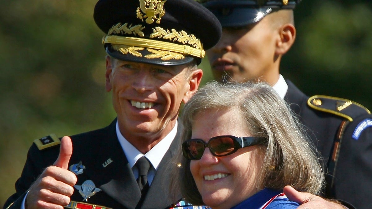 articles/2012/11/10/holly-petraeus-the-woman-behind-the-general/holly-petraeus-embed_anx8oa