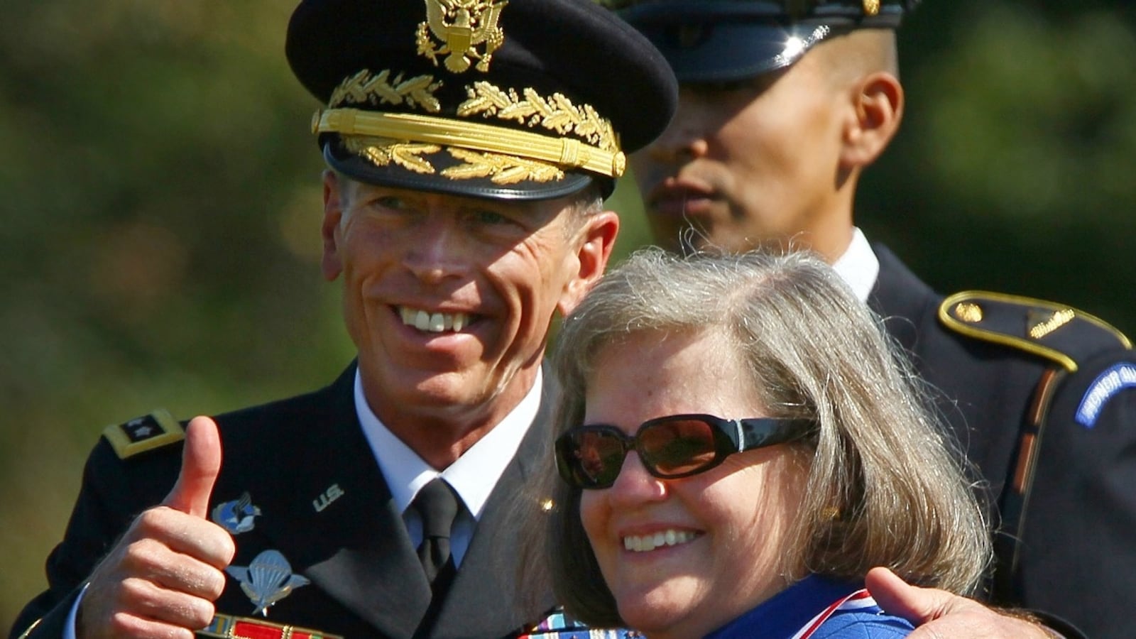 articles/2012/11/10/holly-petraeus-the-woman-behind-the-general/holly-petraeus-embed_anx8oa