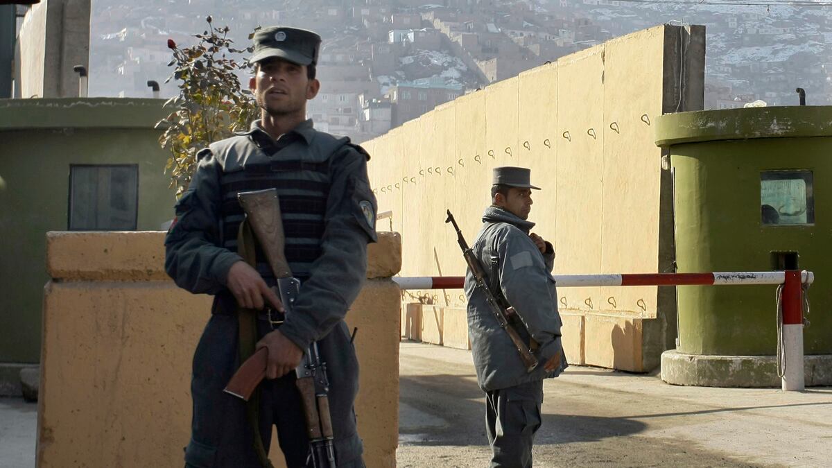 cheats/2012/12/24/u-s-aide-killed-by-afghan-policewoman/kabul-female-shooter-cheat_zoxy78