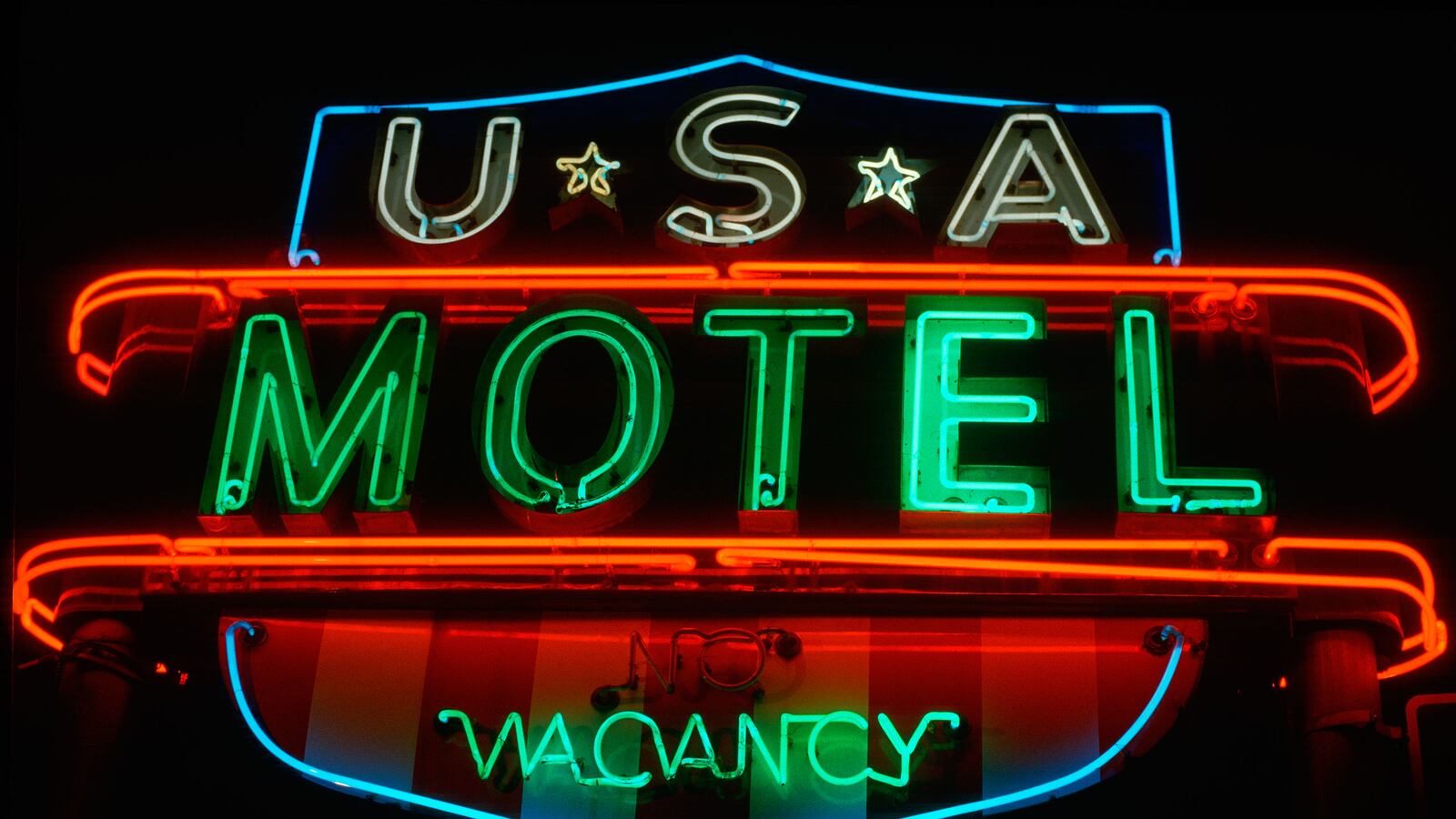 articles/2016/11/26/great-reviews-of-some-sketchy-hotels/161126-moody-hotels-america-tease_lvloqw