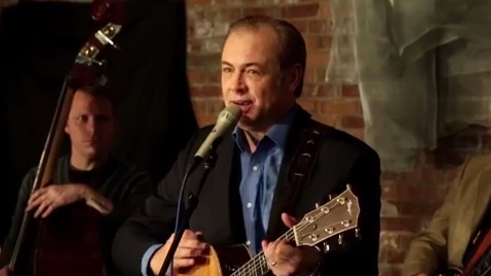 articles/2014/04/16/dem-brings-in-country-crooning-cash-to-appeal-to-ordinary-folk/140416-freedlander-cash-tease_lqajhv