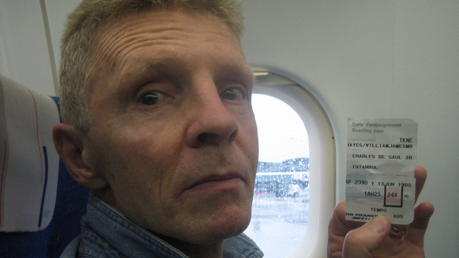 BILLY_HAYES_BOARDS_PLANE_FOR_ISTANBUL_kieqpk