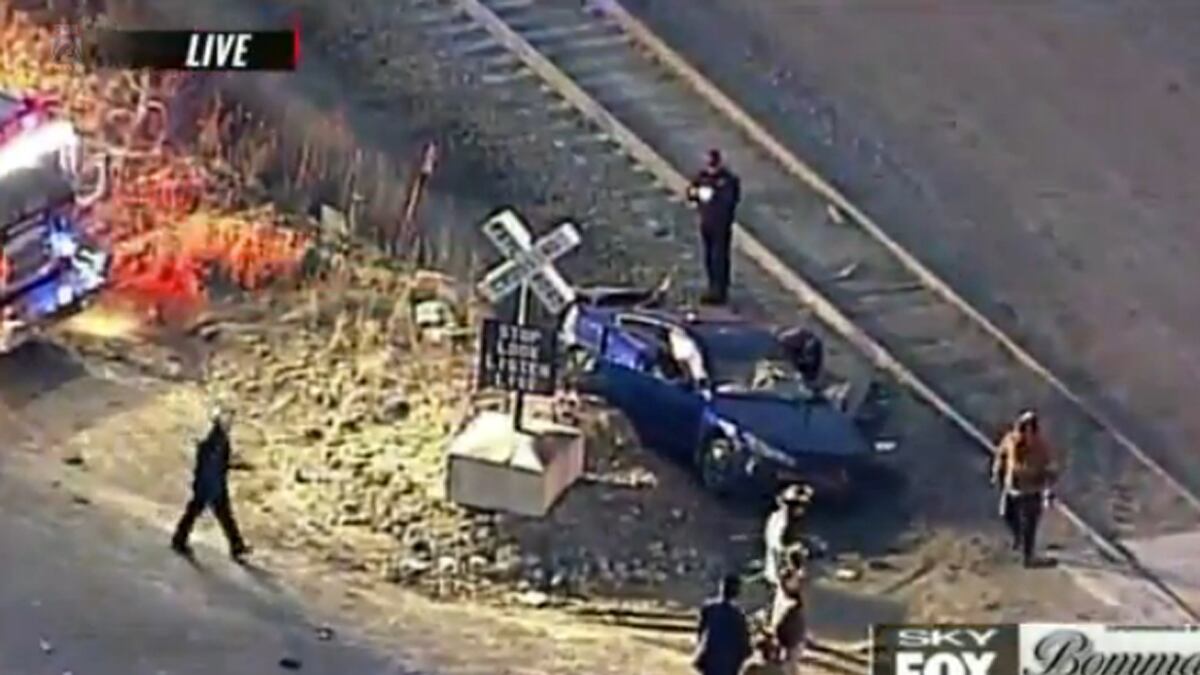 cheats/2016/02/22/car-amtrak-train-collide-in-missouri/160222-amtrak-crash-cheat_yamgnf