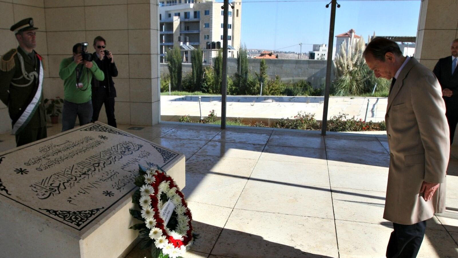 cheats/2012/10/30/arafat-s-body-to-be-exhumed/arafat-body-exhumed-cs_dqwcyy