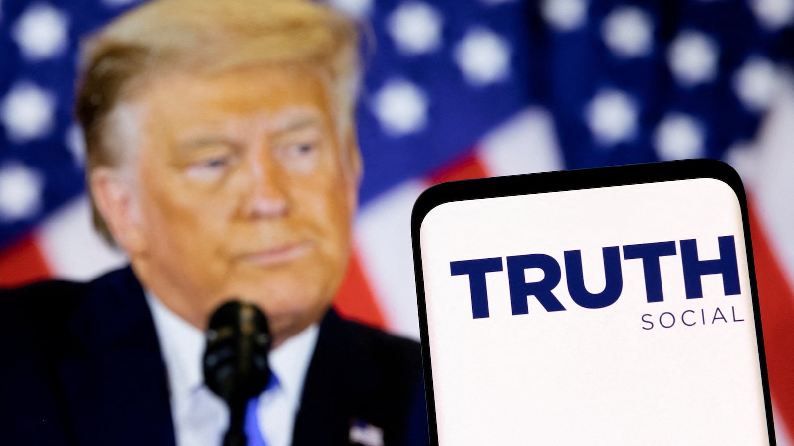 2022-04-04T100250Z_1513699082_RC2HOS9SODDB_RTRMADP_3_USA-TRUMP-SOCIALMEDIA_qd5k3l