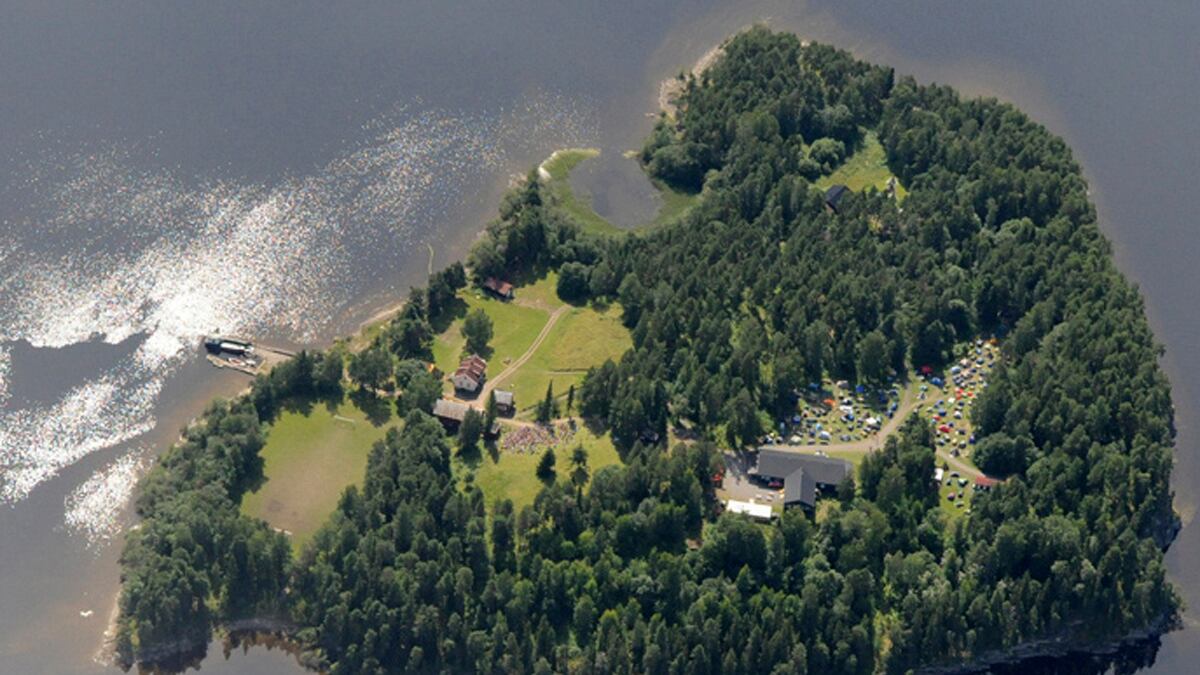 cheats/2011/08/15/anders-breivik-re-enacts-massacre/norway-shooting-camp-cheat_gzrlpf