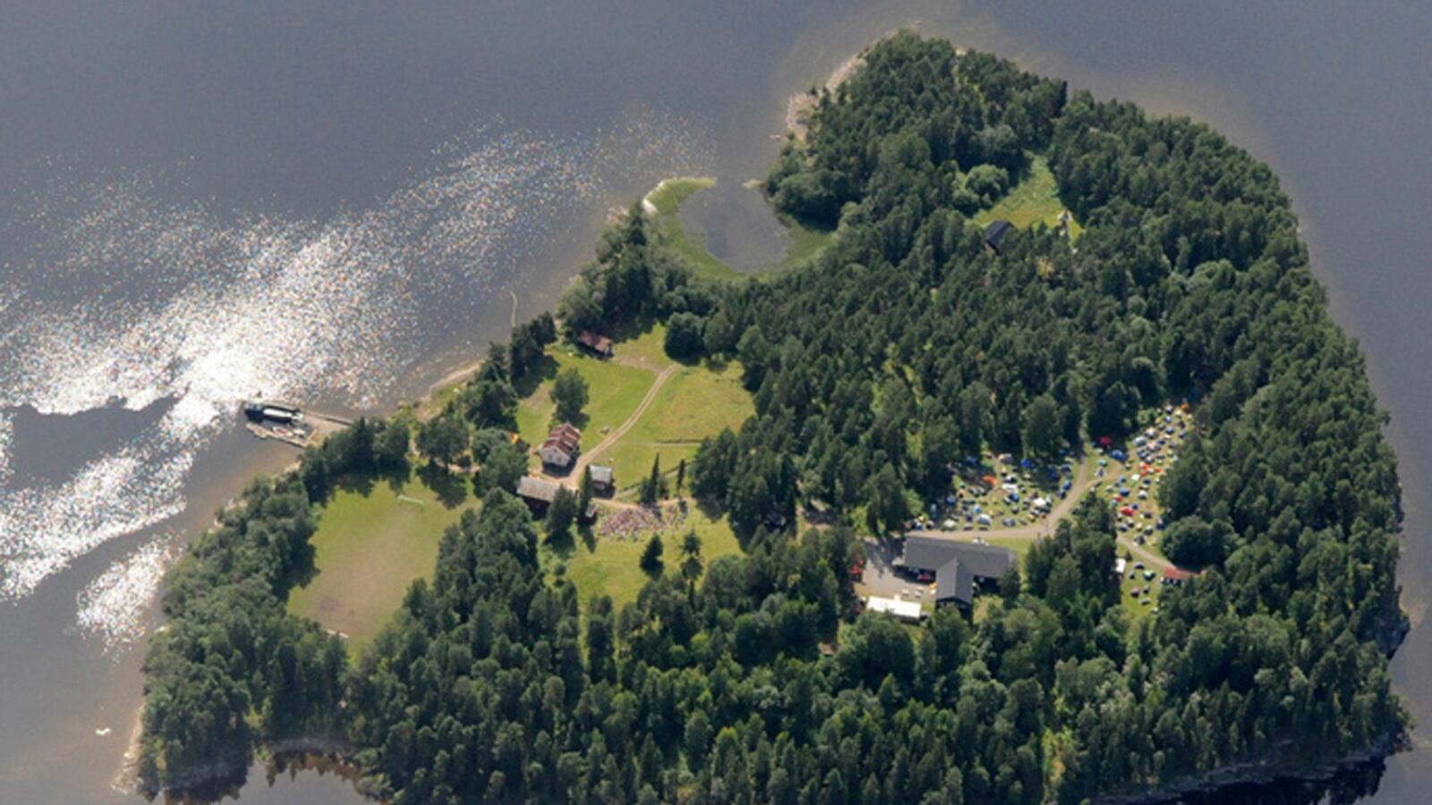 cheats/2011/08/15/anders-breivik-re-enacts-massacre/norway-shooting-camp-cheat_gzrlpf