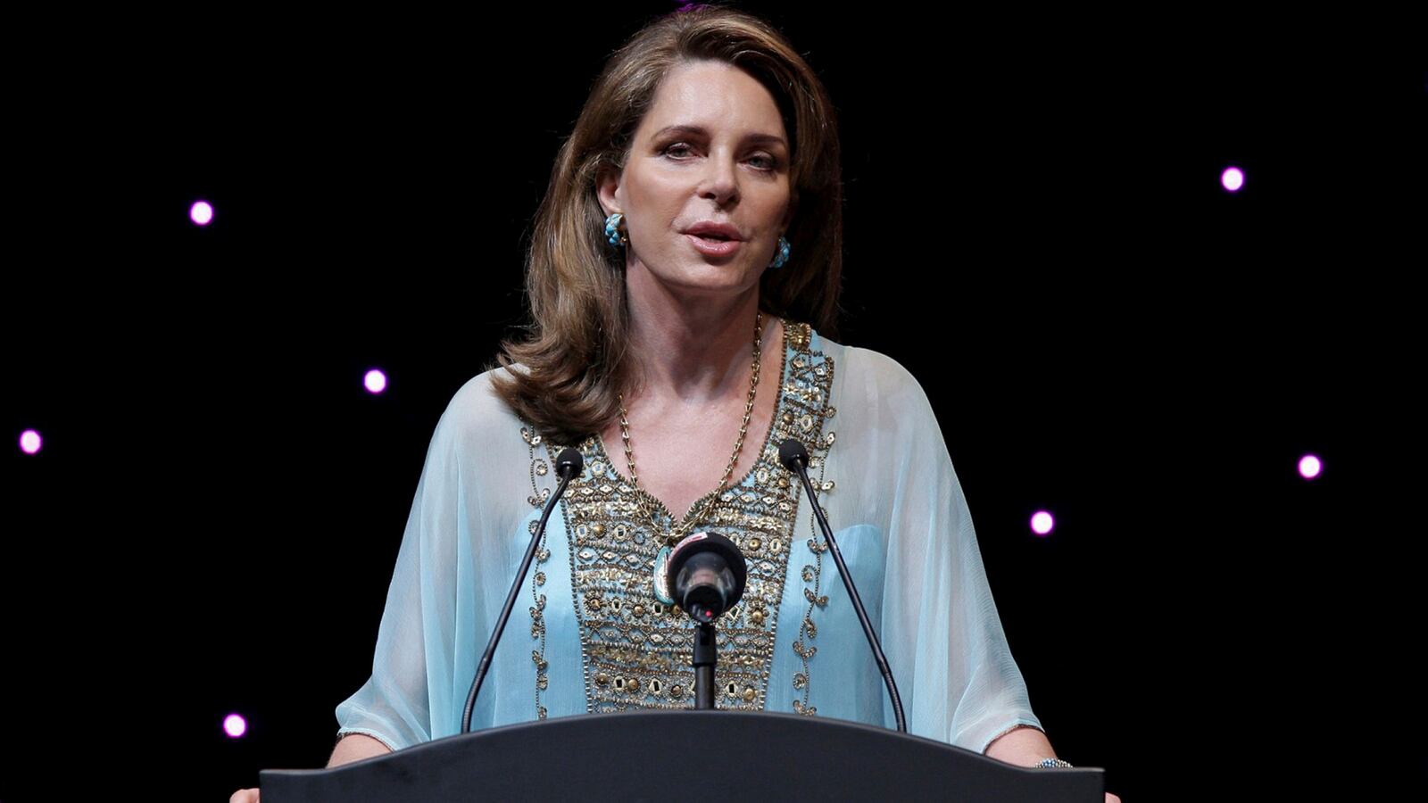 2009-12-14T120000Z_794437701_GM1E5CF029301_RTRMADP_3_DUBAI_rjgkfz