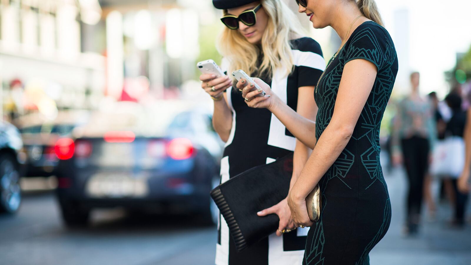 articles/2014/06/12/fashionistas-they-re-just-like-us/140611-cunningham-sartorialist-tease_pjo7rt