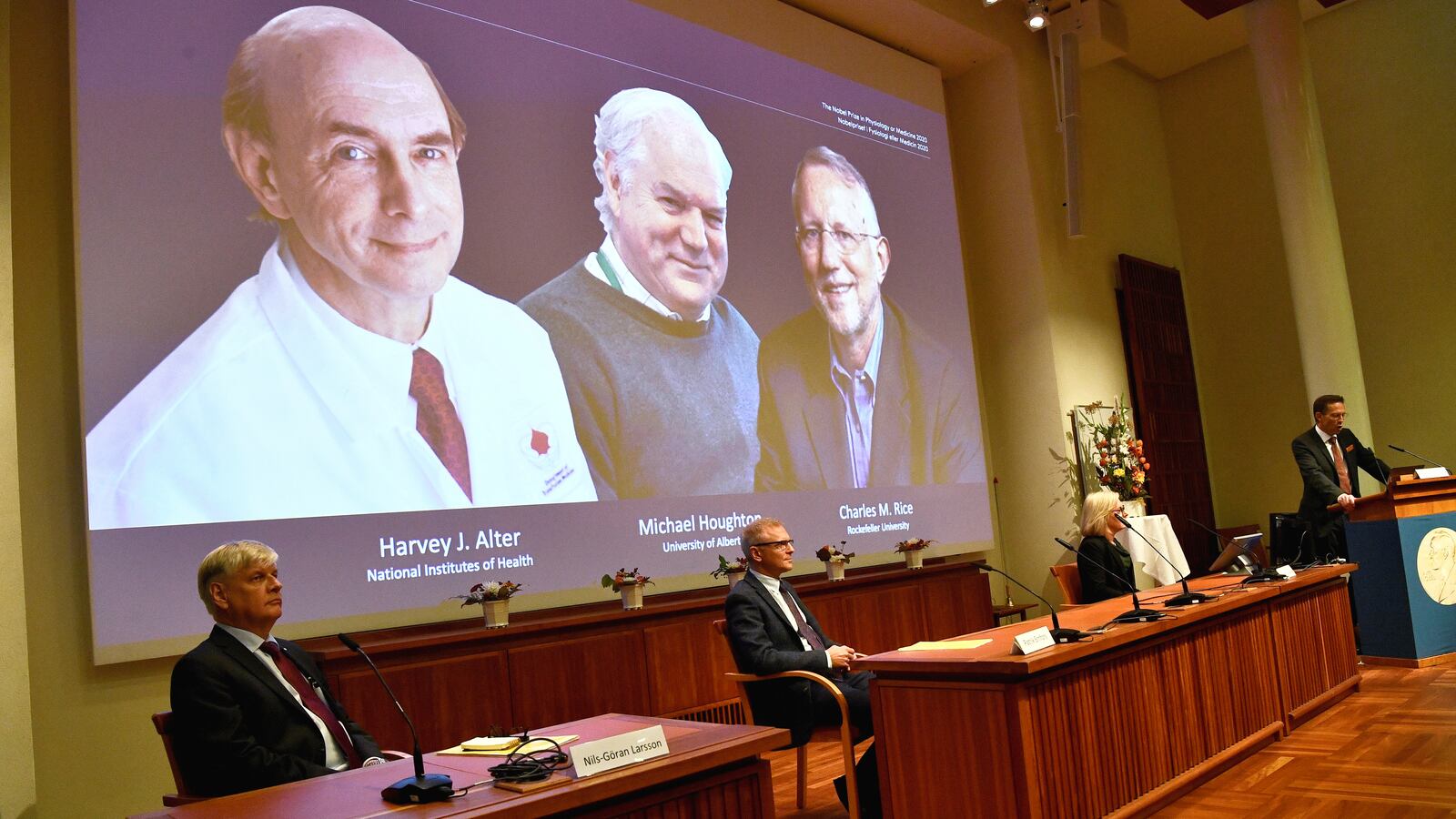 2020-10-05T095015Z_39945673_RC29CJ92ANMB_RTRMADP_3_NOBEL-PRIZE-MEDICINE_bz0afv