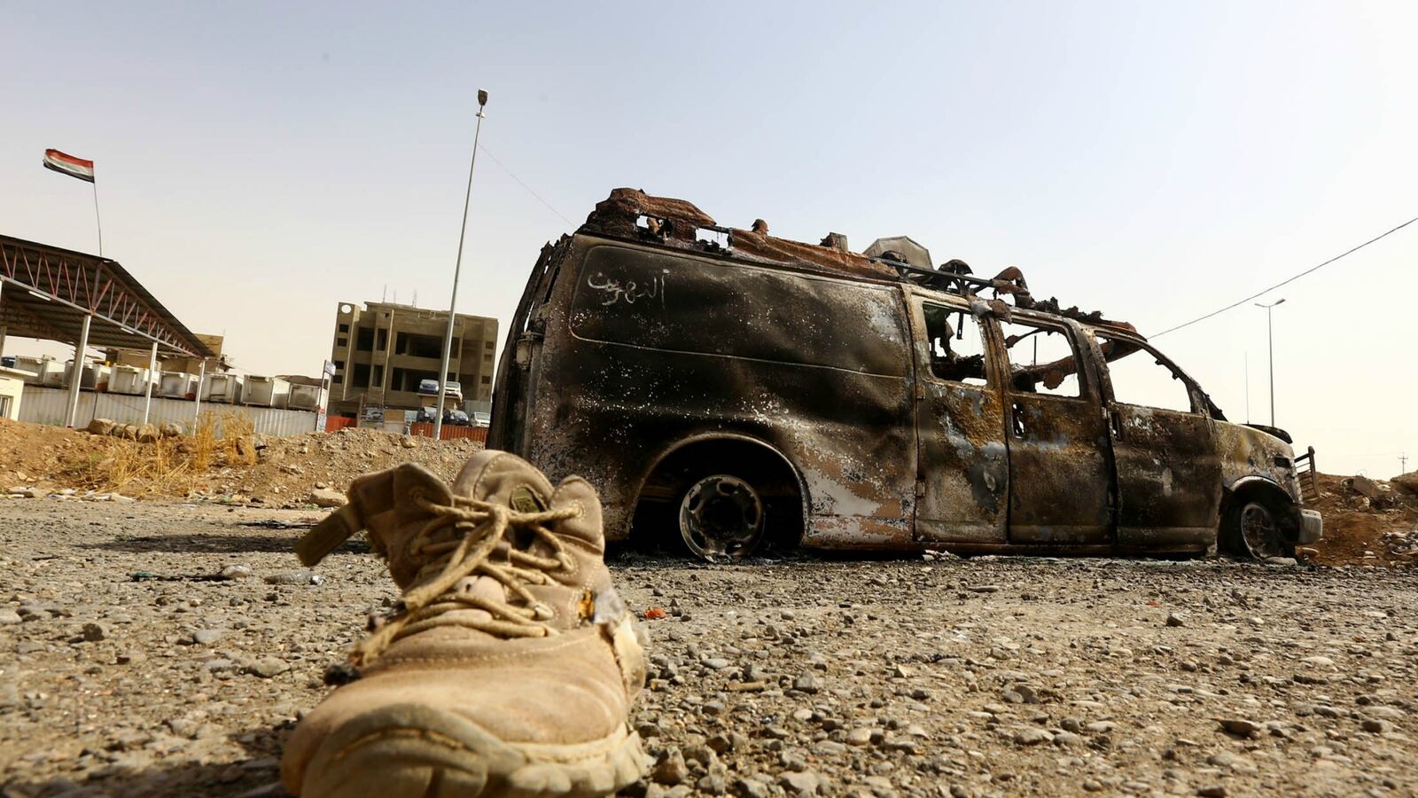 cheats/2016/10/17/u-s-led-airstrikes-herald-mosul-attack/160928-mosul-iraq-troops-cheat_m1fabw