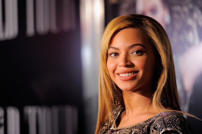 articles/2013/04/12/beyonc-to-wear-dsquared2-on-world-tour-carine-roitfeld-s-new-documentary/beycsresized_i4dhy4