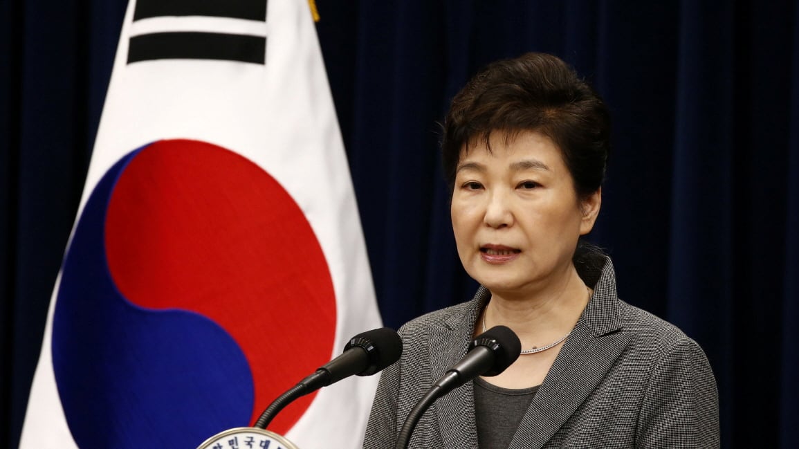 cheats/2016/11/29/s-korean-prez-to-resign-amid-scandal/161129-Park_Geun-hye-cheat_odnevh