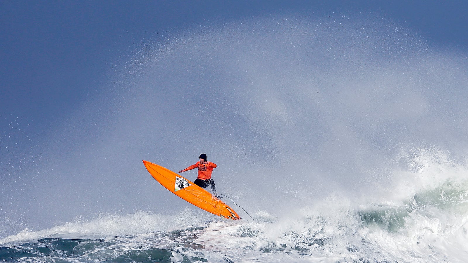 galleries/2014/01/25/with-monster-waves-rolling-in-surfing-s-best-hit-mavericks-photos/140124-mavericks-tease_kvu2kv