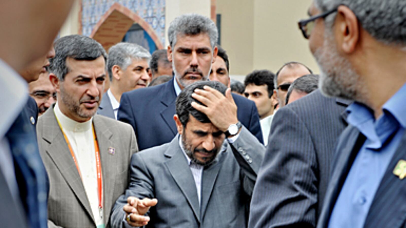 articles/2010/09/28/ahmadinejad-under-fire-in-iran/aslan-iran-chaos_129912_rdfxtp