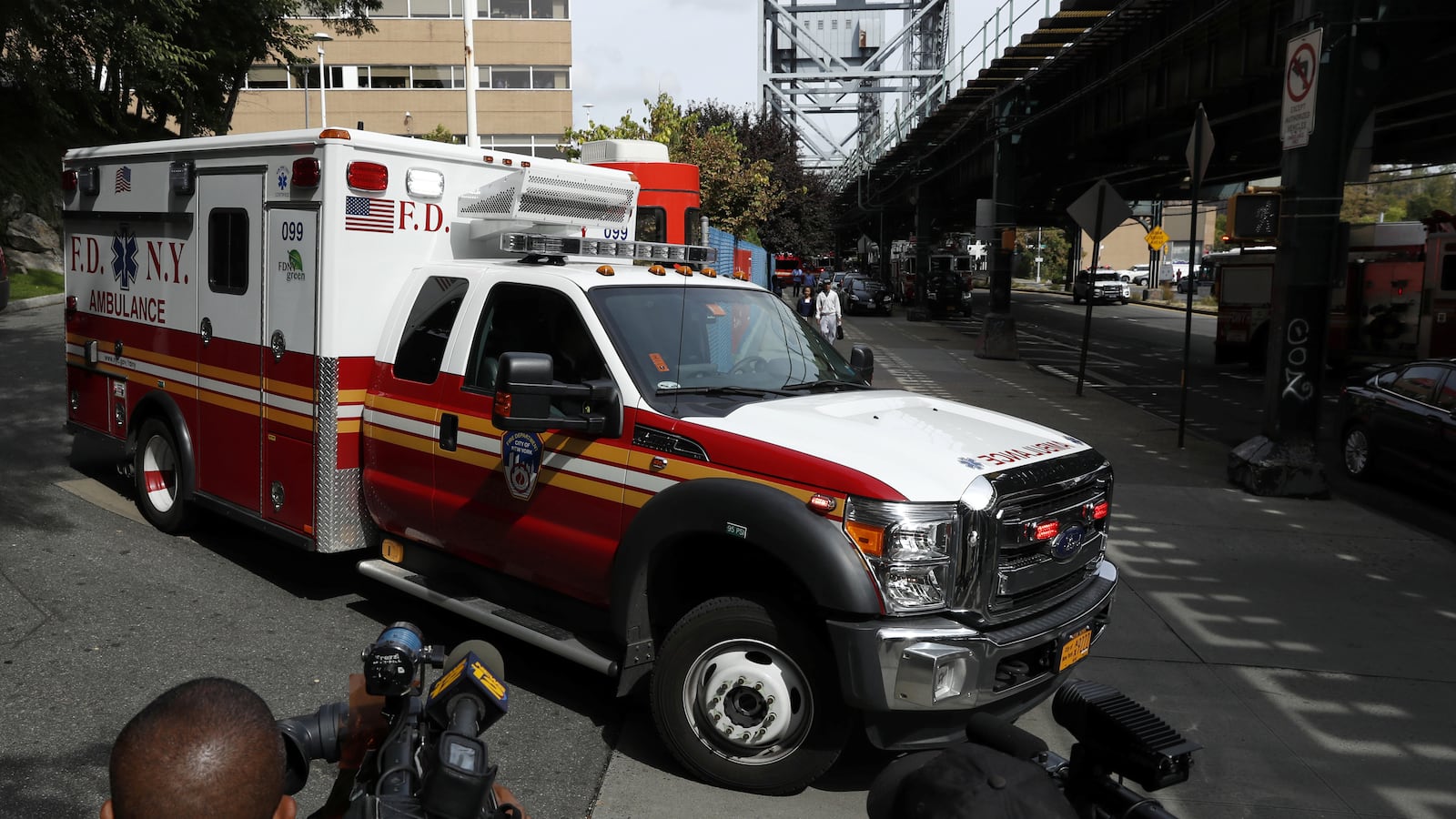 2016-09-27T120000Z_1129665828_S1BEUDTFPCAA_RTRMADP_3_NEW-YORK-BLAST_klcxu7
