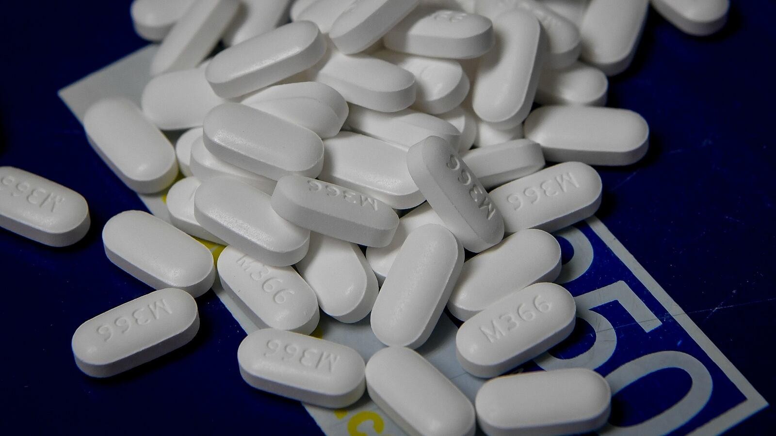 171015-opioid-crisis-marino-legislation-cheat_fsidxo