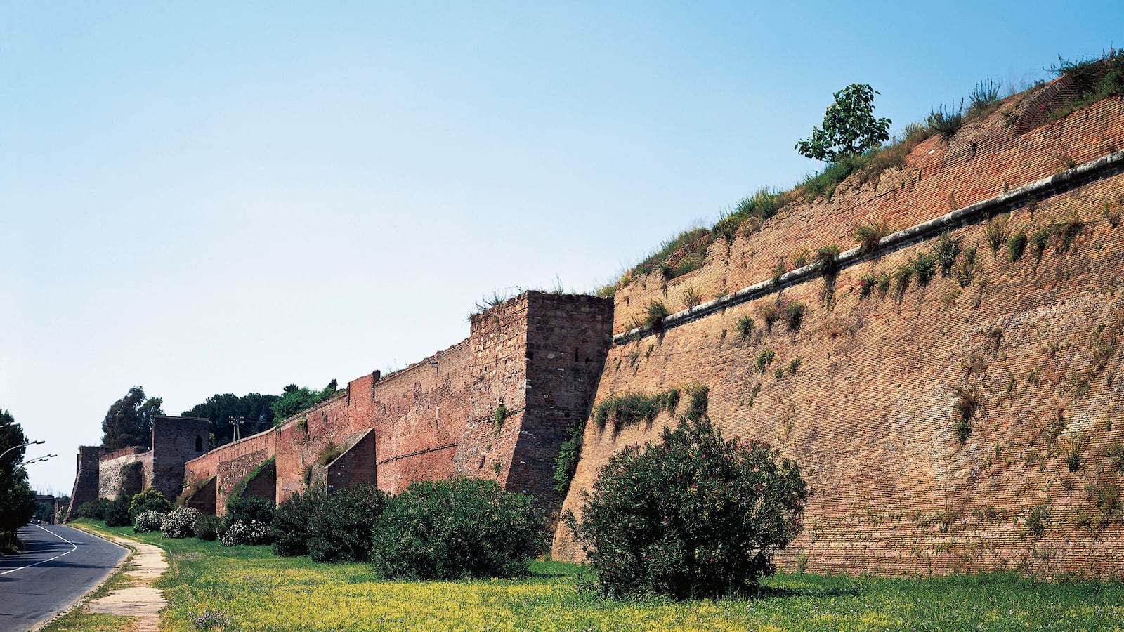 180602-kneale-visit-rome-hero_fzjvvj