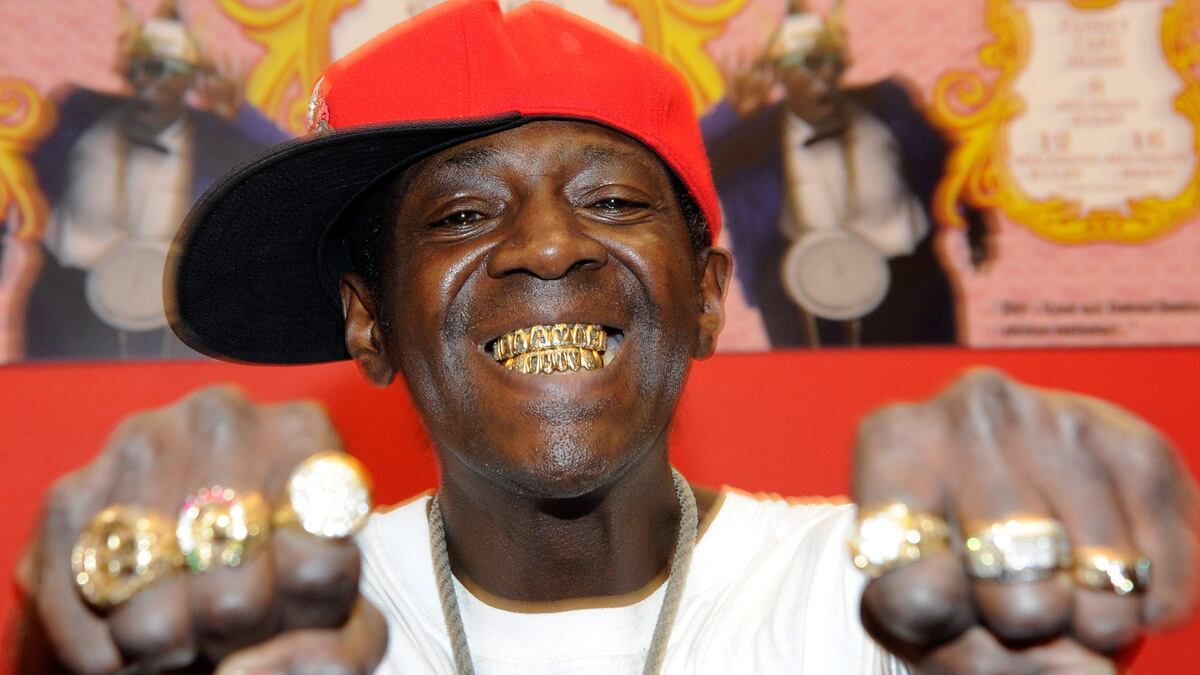 cheats/2012/10/17/flavor-flav-arrested-for-assault/celebrity-grills-flavor-flav_zydh4u