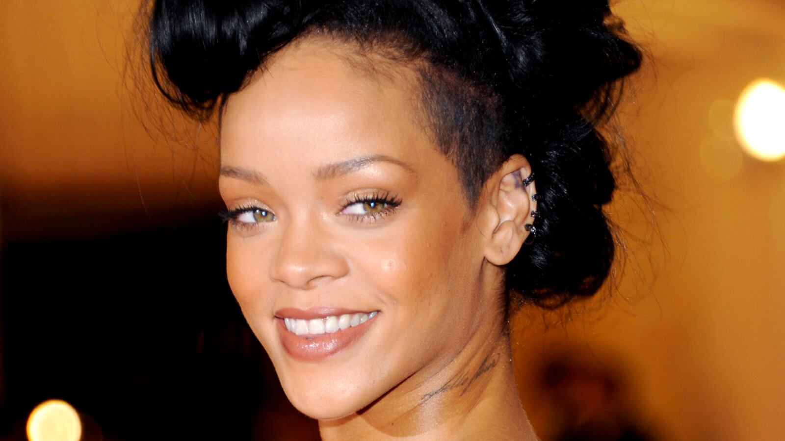 cheats/2012/05/09/rihanna-hospitalized-after-met-gala/rihanna-hospital-cs_cbopua