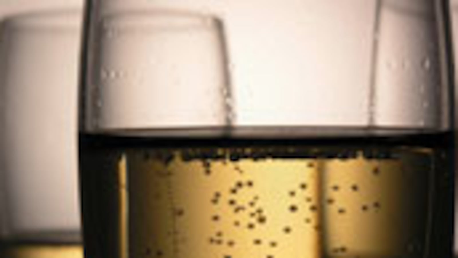 articles/2009/12/29/designer-champagne/cortese-champagne_72386_k2e5bb