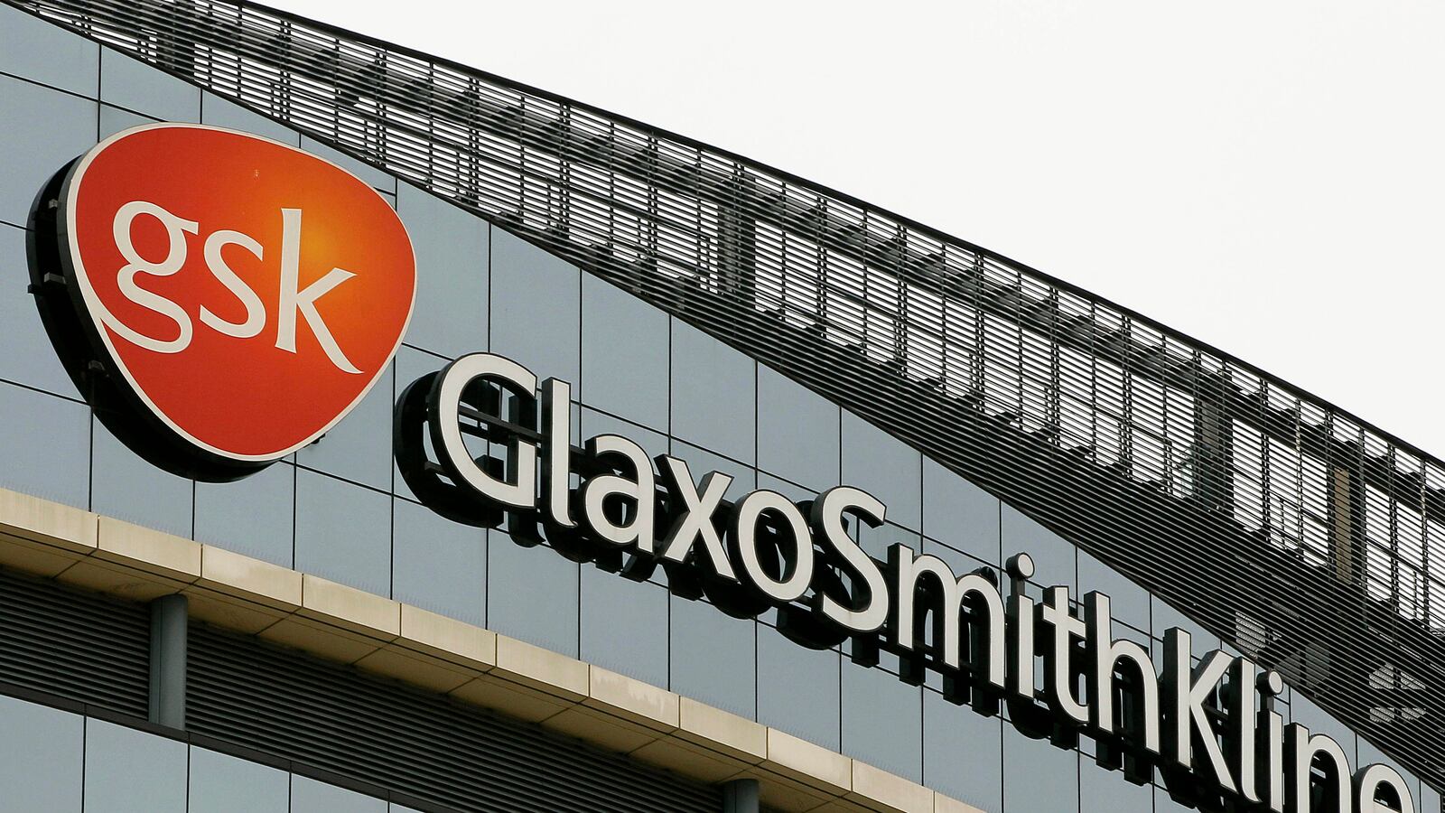 cheats/2013/12/17/drug-company-ends-doctor-payments/131217-gsk-cheat_paxmhd