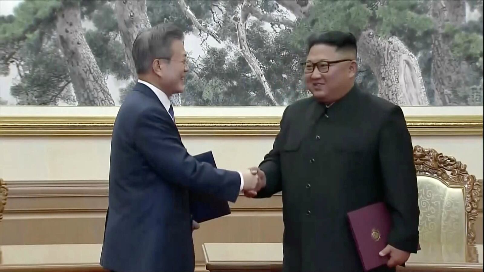 180918-koreas-summit-denuclearization-cheat_mrpgfg