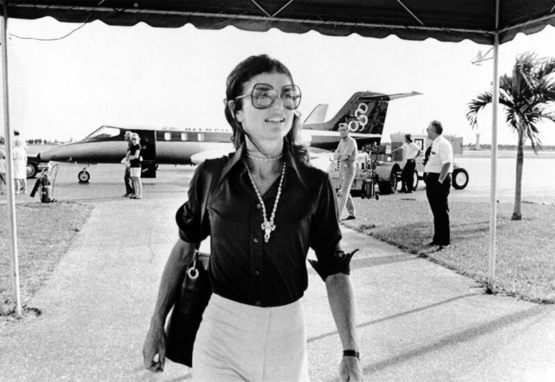 galleries/2013/08/10/classic-jet-set-jackie-o-liz-tayor-more-stars-in-the-air-photos/classic-jet-set-jackie-kennedy-onassis_xovczl