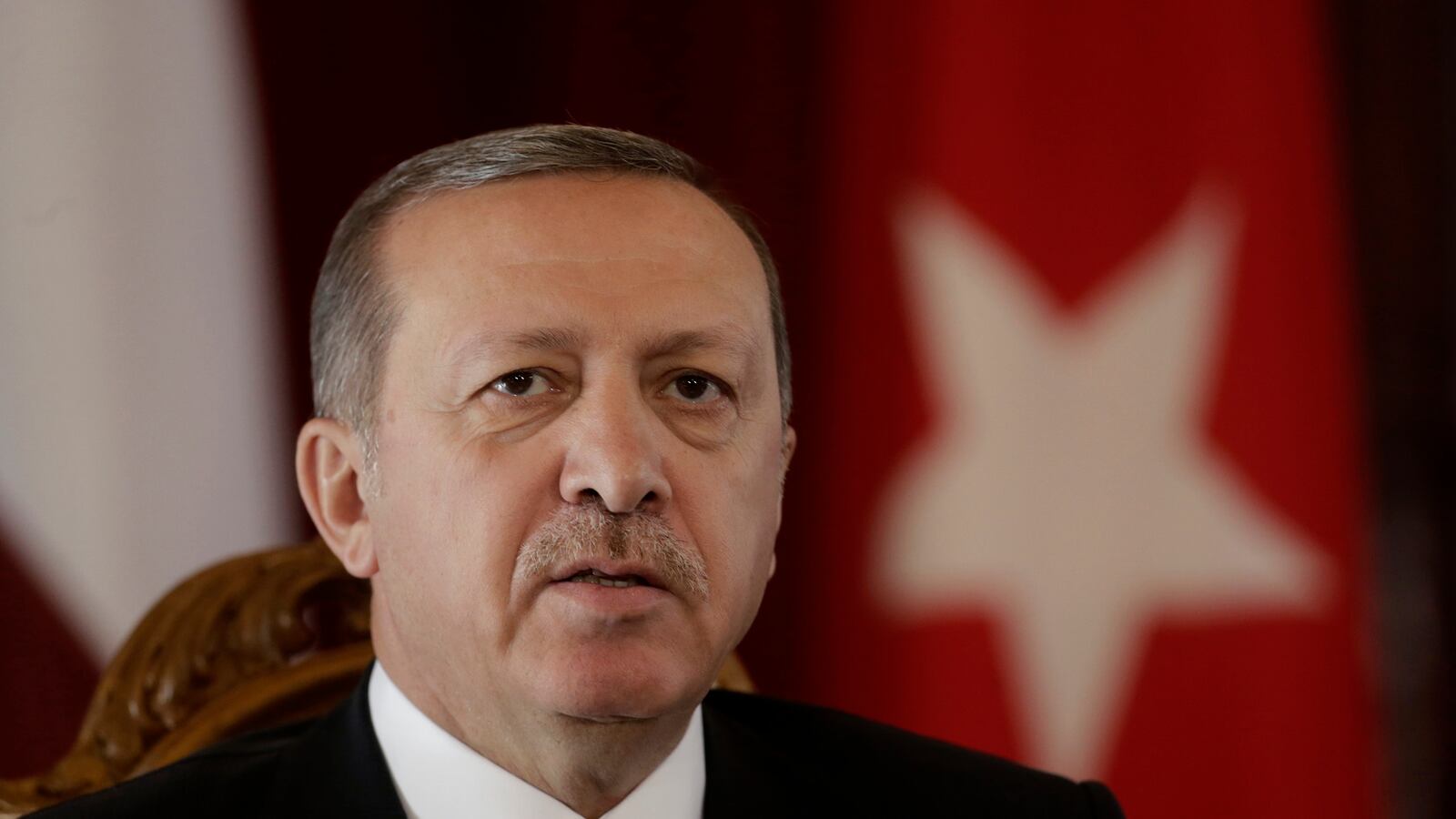 cheats/2014/12/25/turkish-teen-cuffed-for-erdogan-insult/141225-turkey-arrest-cheat_nglwi2