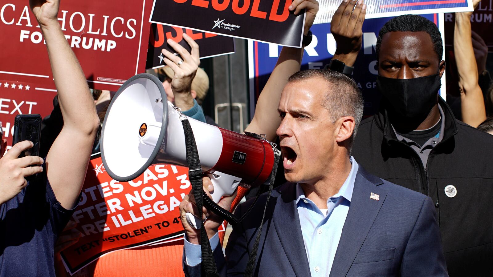 2020-11-05T164404Z_1664587224_RC24XJ9RIPTZ_RTRMADP_3_USA-ELECTION-REACTION_v0h6j3